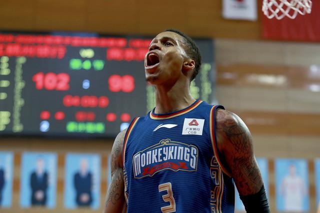 陈盈骏22分首钢胜新疆 佩里23分深圳胜天津